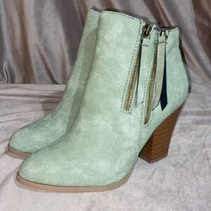 Journee Vally Boots Olive Green Ankle Boots women’s size 8 🆕